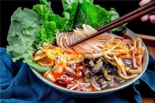 网红瓜妈吃螺蛳粉,味道如何？揭秘螺蛳粉的独特魅力