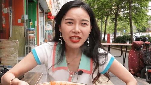 网红刘悦吃瓜,吃瓜背后的故事与真相