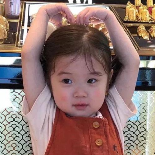 吃瓜小女孩网红萌娃头像,可爱头像引关注