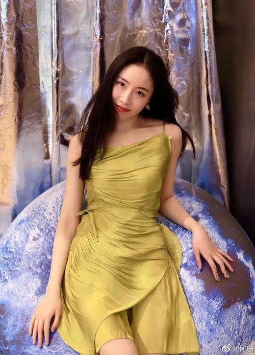 网红雅典娜liya吃瓜