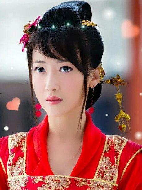 网红古装美女吃瓜图片,网红古装美女演绎古代风情